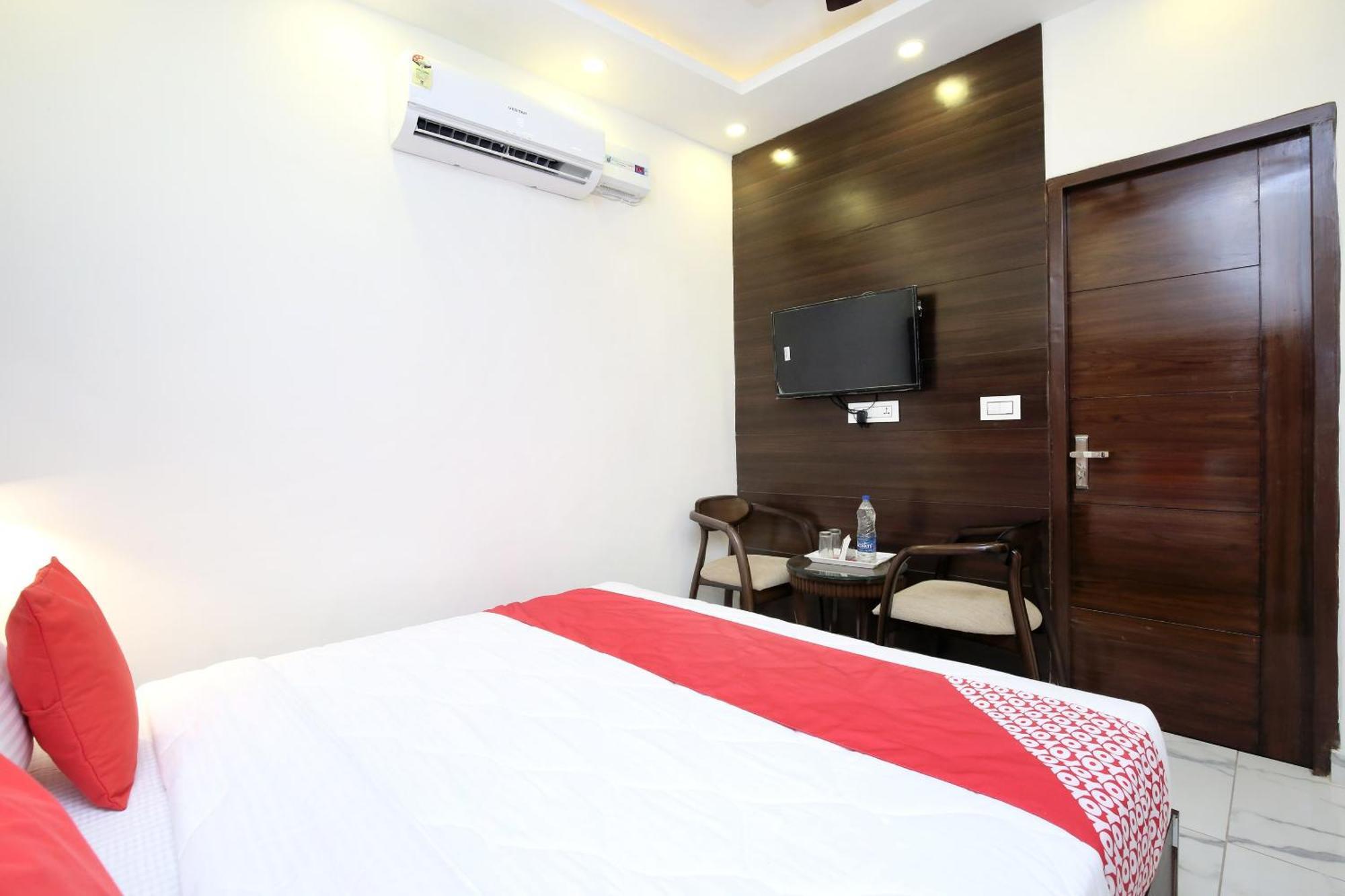 Hotel Oyo Ska Hometel 3*